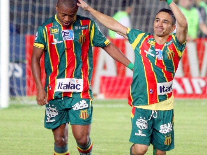 01/09/2015. Cr&eacute;dito: Hon&oacute;rio Moreira/OIMP/D.A Press. Brasil. S&atilde;o Luis - MA. Sampaio Corr&ecirc;a x Mogi Mirim, jogo v&aacute;lido pelo Brasileiro S&eacute;rie B. Est&aacute;dio Castel&atilde;o.