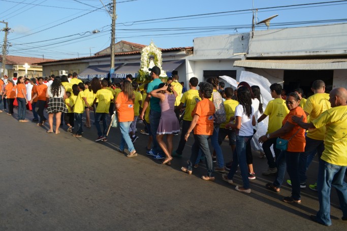 Crian&ccedil;as participam da Caminhada "Avan&ccedil;ando como Aurora"