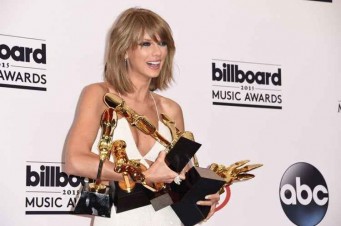 Taylor Swift teve nove das 13 m&uacute;sicas de seus discos produzidas por suecos