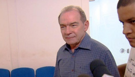 Jo&atilde;o Abreu se entrega &agrave; pol&iacute;cia