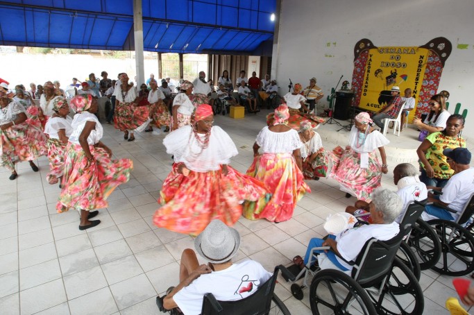 Feira Cultural &eacute; realizada no Solar do Outono em comemora&ccedil;&atilde;o ao Dia do Idoso 