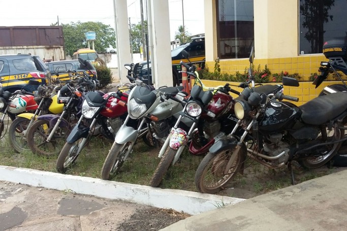 Operação apreende oito motocicletas na BR 135