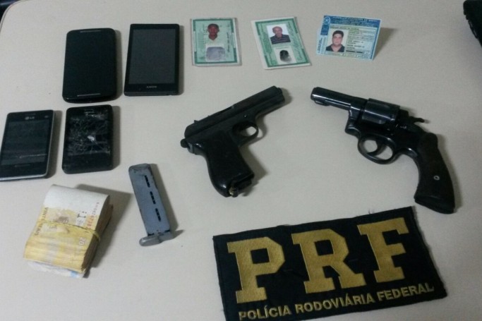 PRF apreende suspeitos