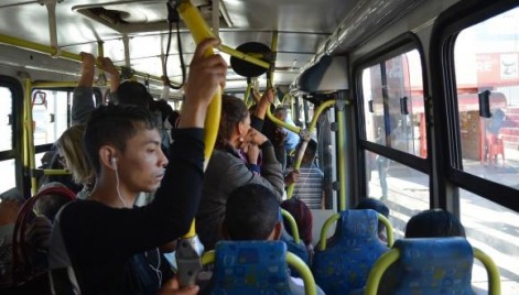 Um em cada quatro brasileiros usa &ocirc;nibus para ir ao trabalho ou &agrave; escola todos os dias 