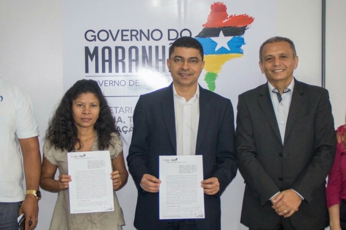 Secret&aacute;rio Bira do Pindar&eacute; assina parceria com Associa&ccedil;&atilde;o dos Livreiros e Vale para garantir CredCi&ecirc;ncia. Foto: Divulga&ccedil;&atilde;o