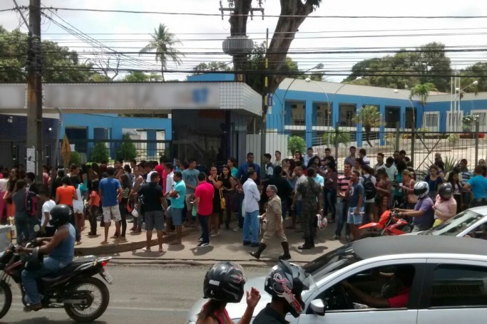Candidatos tentam chegar antes do fechamento dos locais de prova