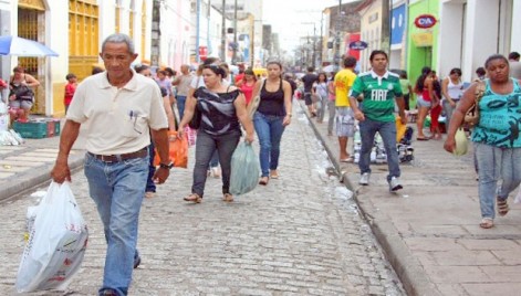 Segundo o propriet&aacute;rio de uma loja, as pessoas levaram um volume maior de compras; hoje diminuiu bastante