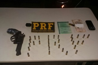 Empresário é detido por porte ilegal de arma na BR 316
