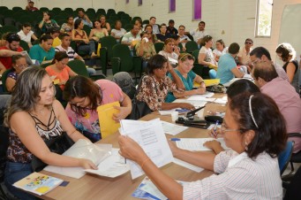 {'nm_midia_inter_thumb1':'http://www.oimparcial.com.br/_midias/jpg/2015/11/03/117x83/1_foto_1_aprovados_em_seletivo_da_emserh_comecam_a_entregar_documentacao-159202.jpg', 'id_midia_tipo':'2', 'id_tetag_galer':'', 'id_midia':'56395473d5fb2', 'cd_midia':159215, 'ds_midia_link': 'http://www.oimparcial.com.br/_midias/jpg/2015/11/03/341x227/1_foto_1_aprovados_em_seletivo_da_emserh_comecam_a_entregar_documentacao-159202.jpg', 'ds_midia': 'Aprovados entregando a documenta&ccedil;&atilde;o pr&eacute;-admissional
', 'ds_midia_credi': 'Divulga&ccedil;&atilde;o			', 'ds_midia_titlo': 'Aprovados entregando a documenta&ccedil;&atilde;o pr&eacute;-admissional
', 'cd_tetag': '1', 'cd_midia_w': '341', 'cd_midia_h': '226', 'align': 'Left'}