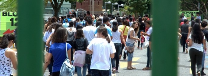 Estudantes t&ecirc;m novo prazo, at&eacute; o dia 30, para providenciar a renova&ccedil;&atilde;o do contrato