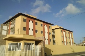 Moradores reclamam de condi&ccedil;&otilde;es e atraso na entrega de apartamentos