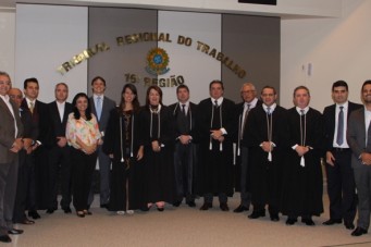 O Tribunal Pleno da 16&ordf; Regi&atilde;o comemorou o resultado da vota&ccedil;&atilde;o com os magistrados de primeiro grau