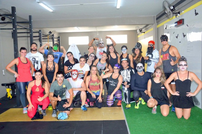 CrossFit Rangedor  reúne pessoas de diversas idades e que buscam manter a forma e ganhar força