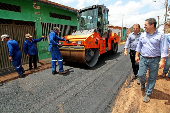 Prefeito Edivaldo vistoria obras do Jardim S&atilde;o Raimundo