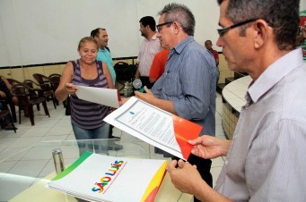 Mais de 2.600 t&iacute;tulos de propriedade s&atilde;o entregues a moradores da capital