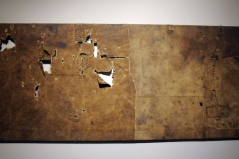 Artista exp&otilde;e sua obra visual e t&aacute;til na Galeria do Sesc 