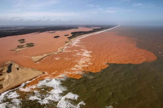Lama da Samarco chega ao mar - Foto: Gabriela Bil&oacute;/Estad&atilde;o Conte&uacute;do/ES