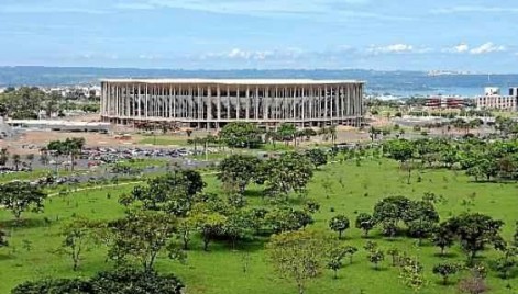A reforma do Man&eacute; Garrincha, um das obras tocadas pela Andrade Gutierrez para a Copa de 2014: queda no faturamento