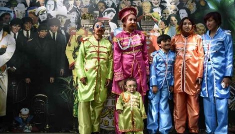 F&atilde;s mexicanos tentam bater recorde de pessoas fantasiadas como os Beatles