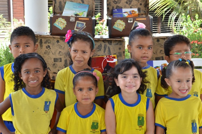 Mais de 1700 estudantes s&atilde;o beneficiados com a entrega de ba&uacute;s liter&aacute;rios