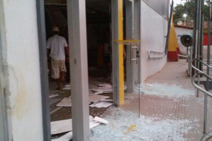 Bandidos explodem duas agências bancárias em Mirinzal