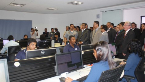 Governador Flávio Dino, ao lado do secretário Jefferson Portela, entrega Laboratório de Tecnologia contra a Lavagem de Dinheiro e mais de 700 rádios digitais criptografados APCO 25.
