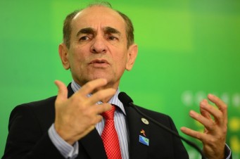 Brasília - Ministro da Saúde, Marcelo Castro, durante coletiva após reunião com a presidenta Dilma Rousseff e governadores, no Palácio do Planalto