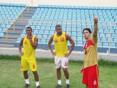{'nm_midia_inter_thumb1':'http://www.oimparcial.com.br/_midias/jpg/2015/12/11/117x83/1_net_edson___bruno_chocolate_e_rodney-182087.jpg', 'id_midia_tipo':'2', 'id_tetag_galer':'', 'id_midia':'566b03a40be8d', 'cd_midia':182087, 'ds_midia_link': 'http://www.oimparcial.com.br/_midias/jpg/2015/12/11/net_edson___bruno_chocolate_e_rodney-182087.jpg', 'ds_midia': 'Andr&eacute; Penalva fecha com o Sampaio Corr&ecirc;a e n&atilde;o vai mais para o Imperatriz
', 'ds_midia_credi': 'O Progresso', 'ds_midia_titlo': 'Andr&eacute; Penalva fecha com o Sampaio Corr&ecirc;a e n&atilde;o vai mais para o Imperatriz
', 'cd_tetag': '1', 'cd_midia_w': '400', 'cd_midia_h': '300', 'align': 'Left'}