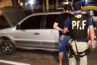 Homem é detido com veículo roubado e documento falso na BR 316 
