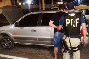 Homem &eacute; detido com ve&iacute;culo roubado e documento falso na BR 316 