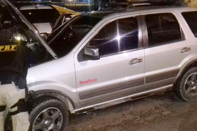Homem &eacute; detido com ve&iacute;culo roubado e documento falso na BR 316 