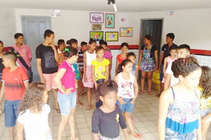 crianças teatro zoona rural