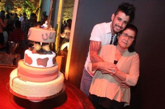 gusttavo lima e sua mãe