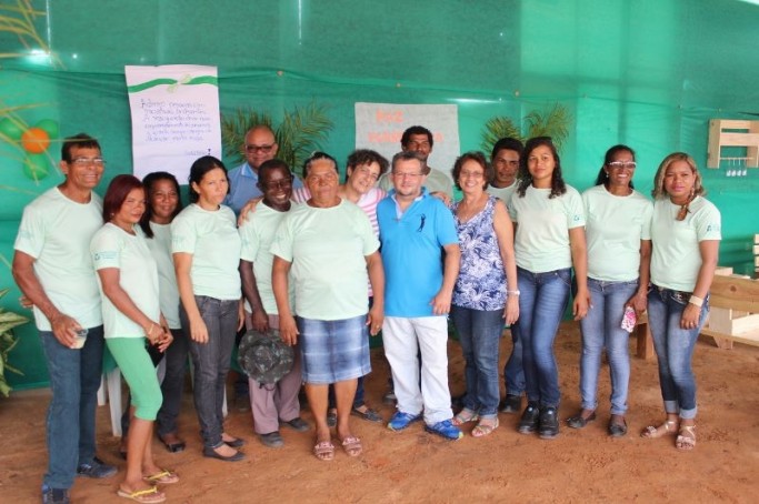 Os 15 cooperados junto aos t&eacute;cnicos do Sebrae que acompanham o grupo