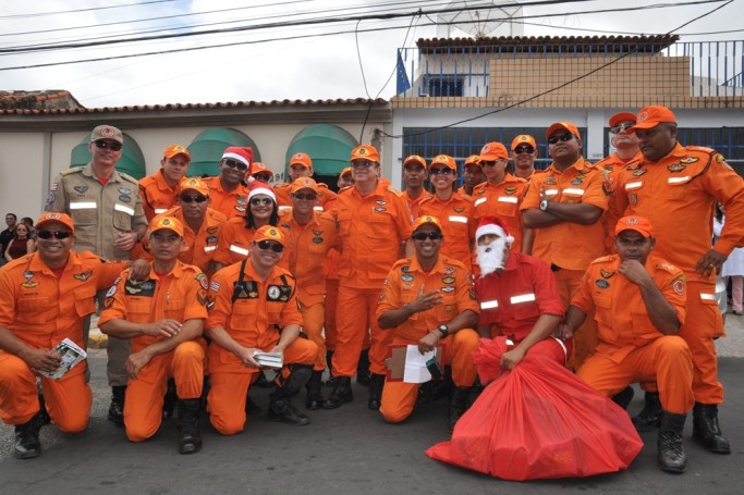 Bombeiros visitam pacientes do Hospital Geral Tarquínio Lopes em São Luis