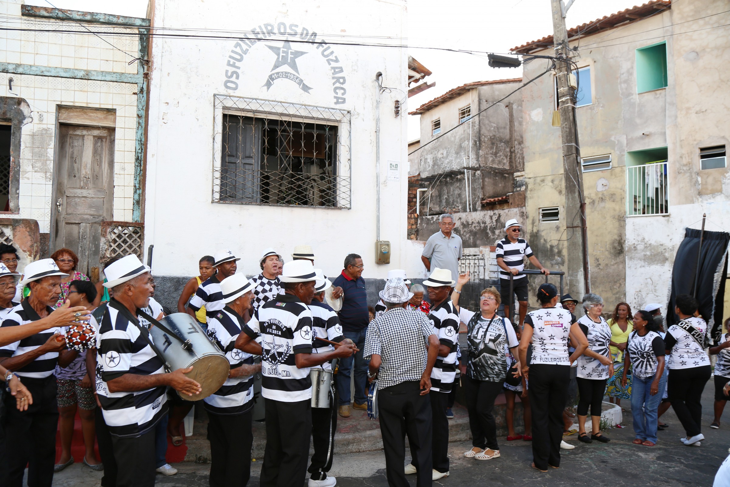 No ritmo da batida dos fuzileiros