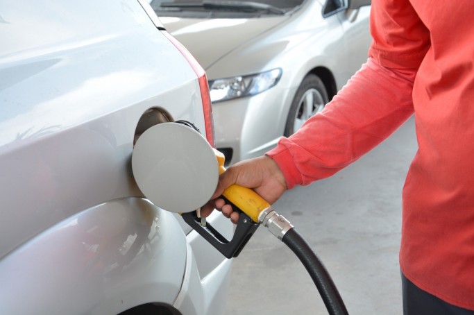 Ap&oacute;s aumento nas refinarias, postos de combust&iacute;veis j&aacute; fazem reajuste de pre&ccedil;o para o consumidor. O governo federal divulgou os &iacute;ndices de 6% para a gasolina e 4% para o diesel - Foto: OIMP/D.A Press