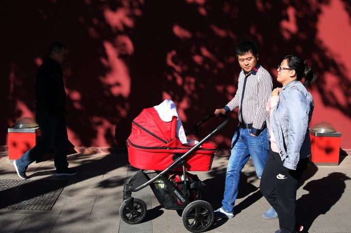 Após 35 anos, China põe fim à política de um filho por casal