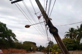 Acidentes com quebra de postes causam transtornos na Grande São Luís