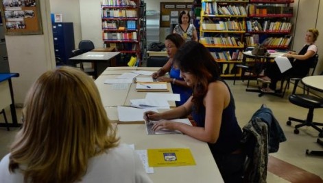 No Instituto Municipal Helena Antipoff, professoras aprendem o braille para promover a inclusão de crianças com deficiência na rede pública de ensino