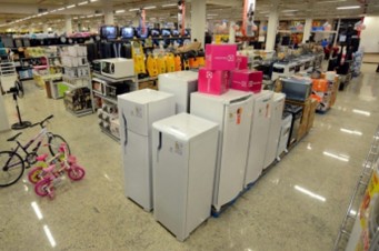 Lojas do comércio de São Luís fazem saldão de eletrodomésticos