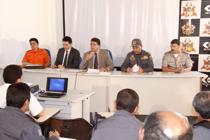 Secret&aacute;rio Jefferson Portela, comandante geral da PMMA, coronel Alves, comandante geral do CBMMA, C&eacute;lio Roberto, e delegado geral da Pol&iacute;cia Civil, Lawrence Pereira, em coletiva de balan&ccedil;o das opera&ccedil;&otilde;es de fim de ano