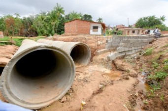Prefeitura realiza obras de drenagem e pavimenta&ccedil;&atilde;o asf&aacute;ltica na Vila Isabel