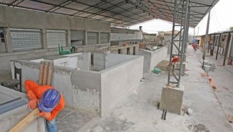 Obras de revitaliza&ccedil;&atilde;o do Mercado da Vila Palmeira e do Anil s&atilde;o vistoriadas