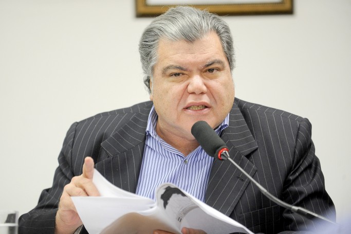 Brasília - O presidente da Frente Parlamentar Ambientalista, deputado Sarney Filho (PV-MA), e o deputado federal Antônio Roberto (PV-MG), durante entrevista sobre o veto parcial da presidenta Dilma Rousseff ao novo Código Florestal