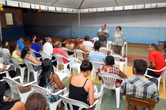 {'nm_midia_inter_thumb1':'http://www.oimparcial.com.br/_midias/jpg/2016/01/14/117x83/1_16421_todos_por_sao_luis_reuniao_rio_anil_120116_fotobaeta4-201525.jpg', 'id_midia_tipo':'2', 'id_tetag_galer':'', 'id_midia':'5697aaa100d92', 'cd_midia':201537, 'ds_midia_link': 'http://www.oimparcial.com.br/_midias/jpg/2016/01/14/341x227/1_16421_todos_por_sao_luis_reuniao_rio_anil_120116_fotobaeta4-201525.jpg', 'ds_midia': 'Todos por S&atilde;o Lu&iacute;s ser&aacute; realizado no bairro Rio Anil
', 'ds_midia_credi': 'Divulga&ccedil;&atilde;o', 'ds_midia_titlo': 'Todos por S&atilde;o Lu&iacute;s ser&aacute; realizado no bairro Rio Anil
', 'cd_tetag': '1', 'cd_midia_w': '341', 'cd_midia_h': '226', 'align': 'Left'}