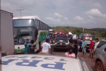 Moradores de Vargem Grande realizam manifesta&ccedil;&atilde;o na BR 222