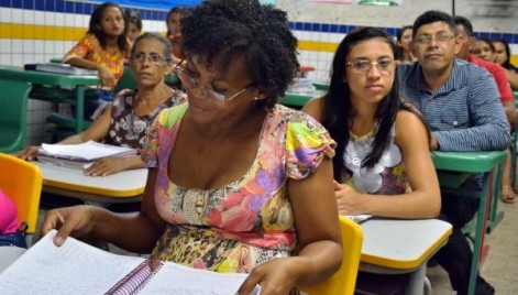 Prefeitura contabiliza mais de mil óculos entregues a estudantes jovens e adultos