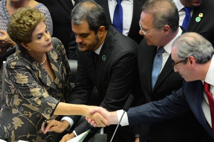 Brasília - A presidenta Dilma Rousseff cumprimenta o presidente da Câmara, Eduardo Cunha, na abertura do Ano Legislativo, no Congresso Nacional (Wilson Dias/Agência Brasil)