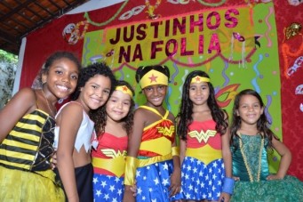 Escolas promovem bailes carnavalescos para os estudantes
